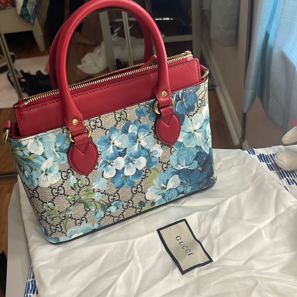 Authentic Gucci Linea  Convertible tote Blooms Print GG